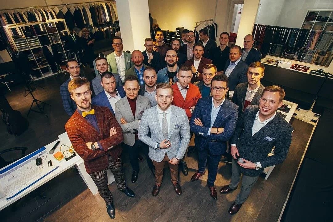 Мастер за работой в ателье Gent's Atelier