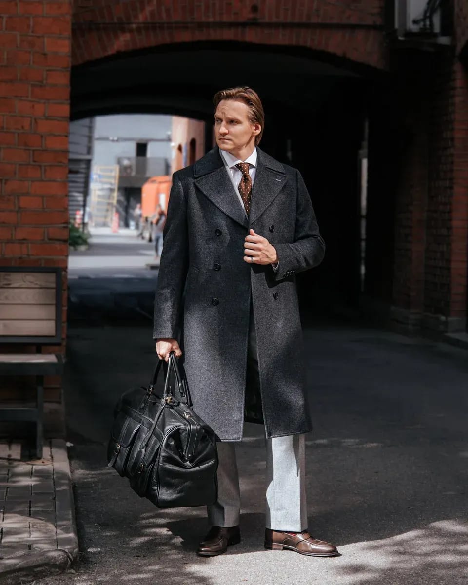 Серая шинель для стилиста Александра Клейменова — пошив Gent's Atelier