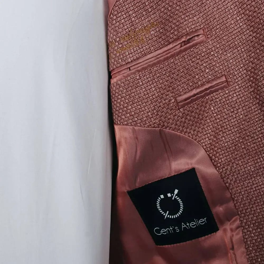 Внутренний карман с этикеткой Gent's Atelier в пиджаке Piacenza