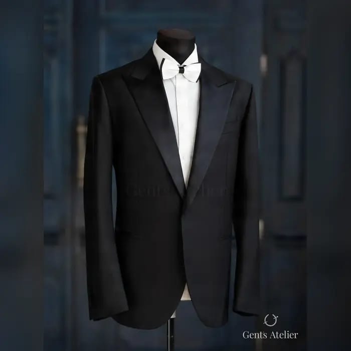Чёрный смокинг из итальянской шерсти Vitale Barberis Canonico на заказ