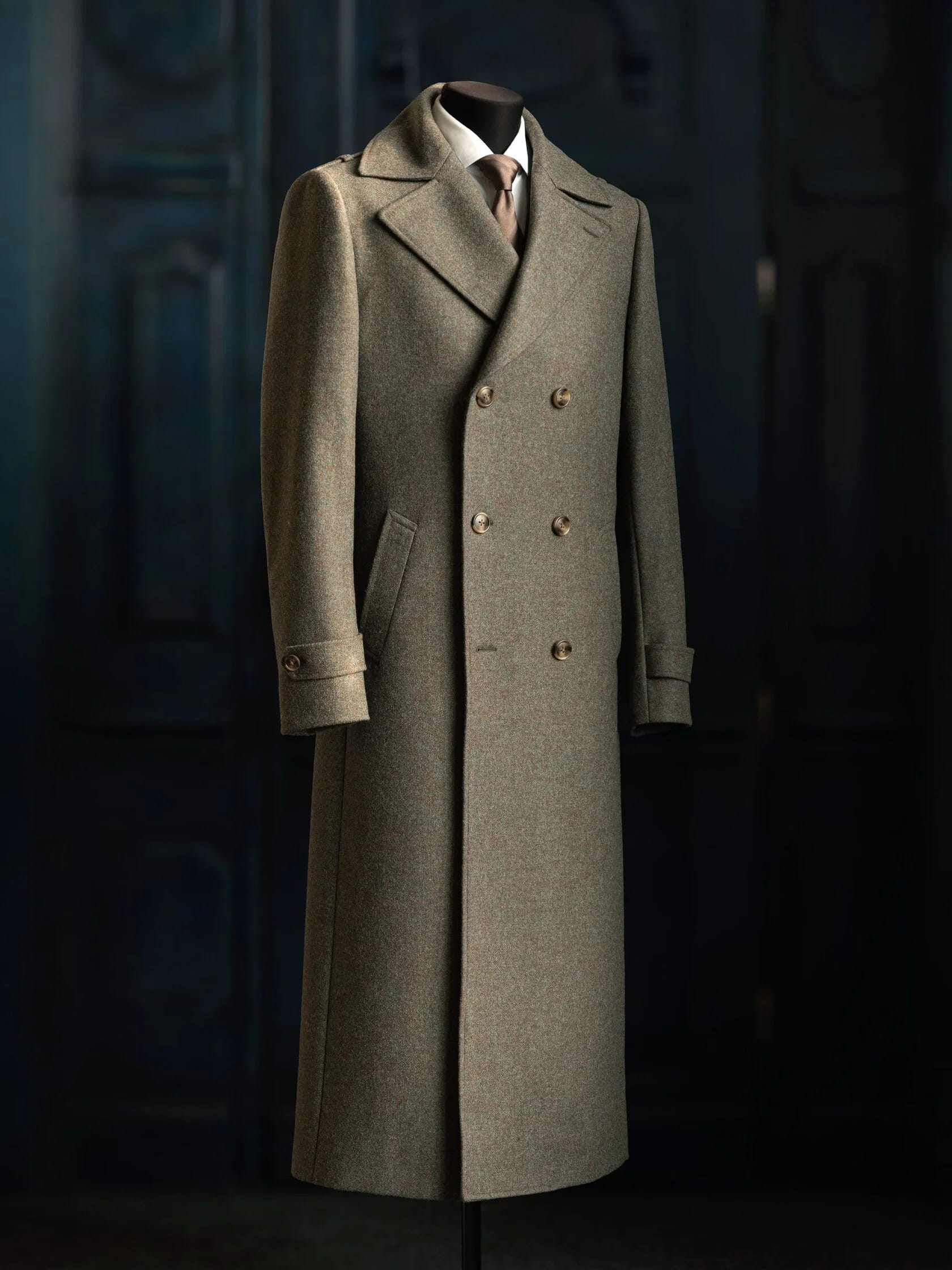 Шинель из твида Abraham Moon & Sons, сшитая на заказ в Gent’s Atelier