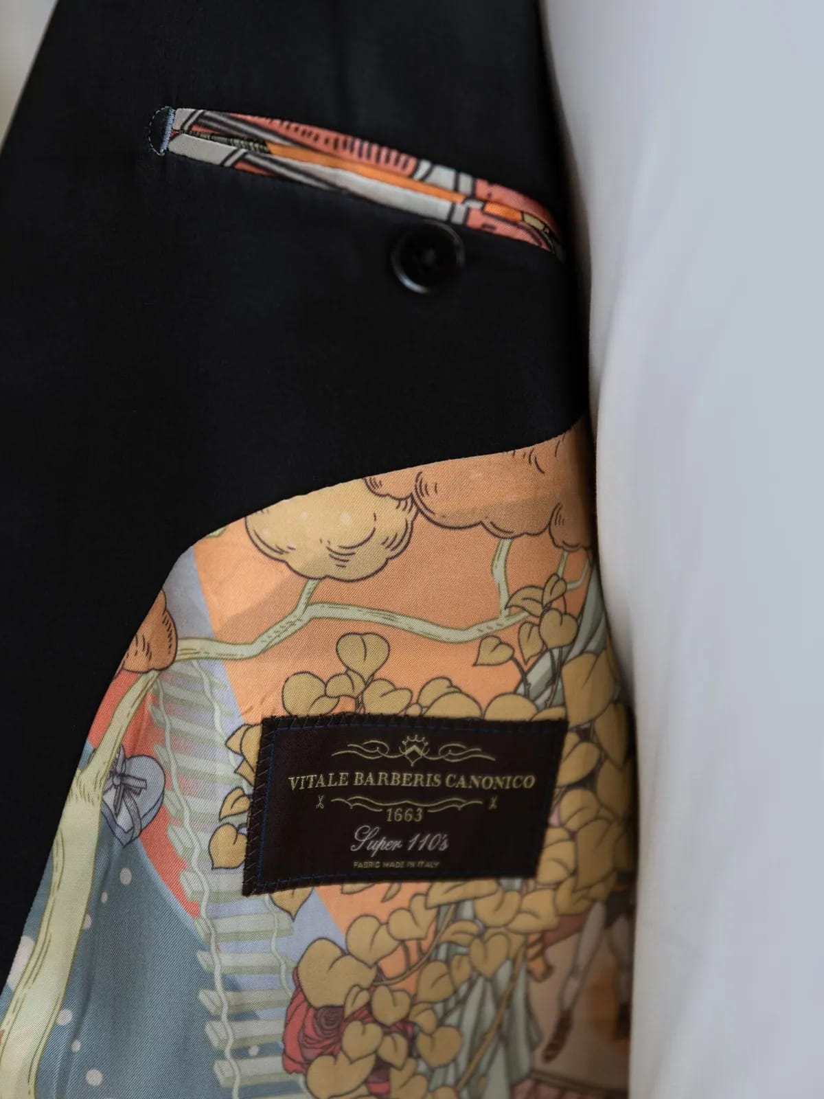 Узорный подклад смокинга с биркой Vitale Barberis Canonico