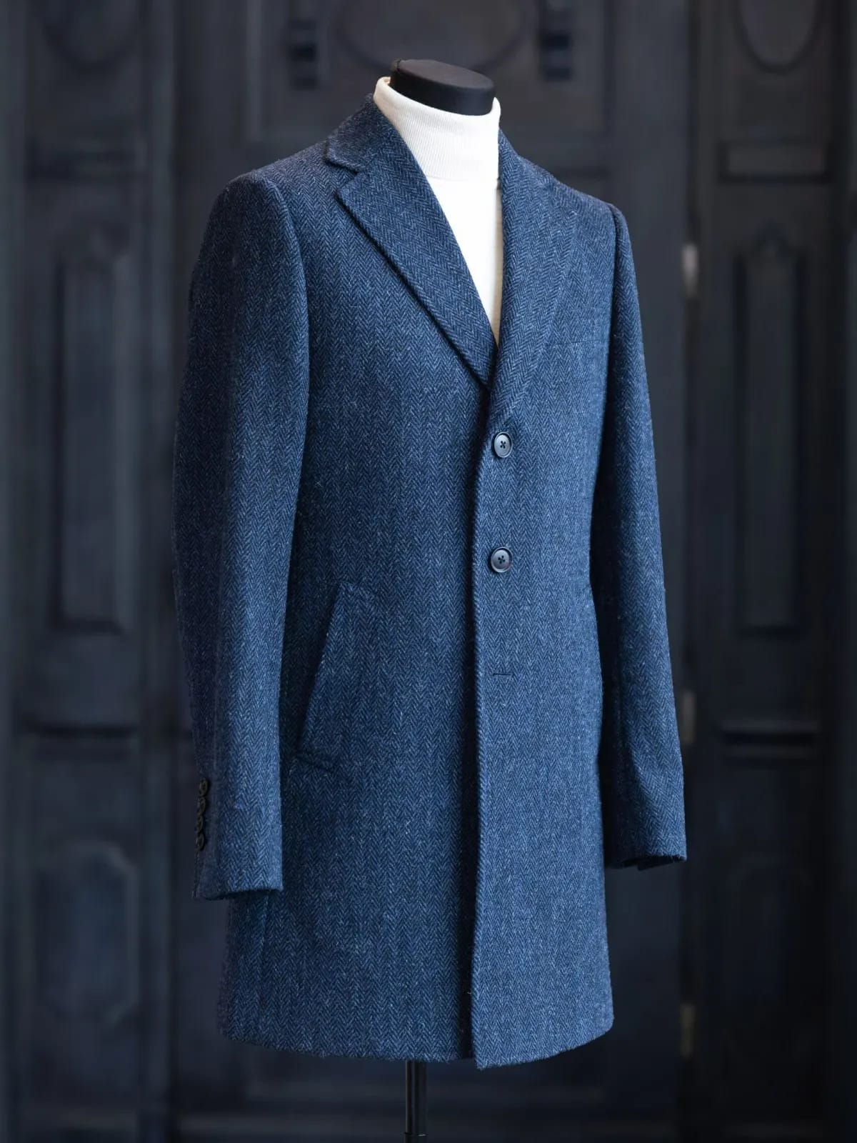Синее пальто из твида Harris Tweed