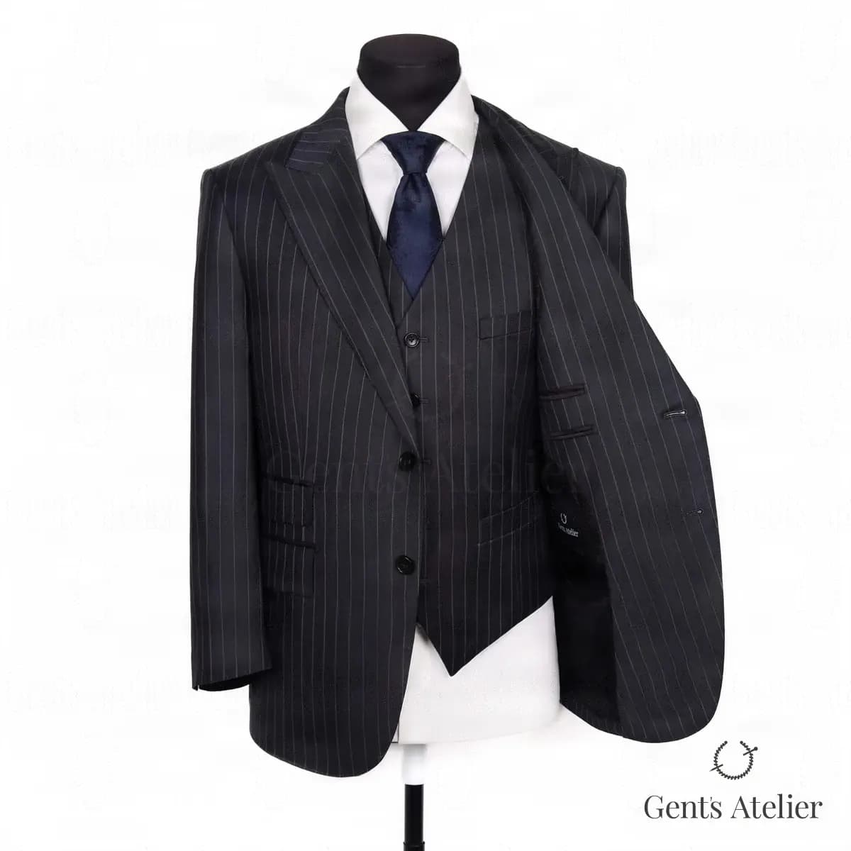 Темный костюм-тройка в полоску из шерсти Ermenegildo Zegna