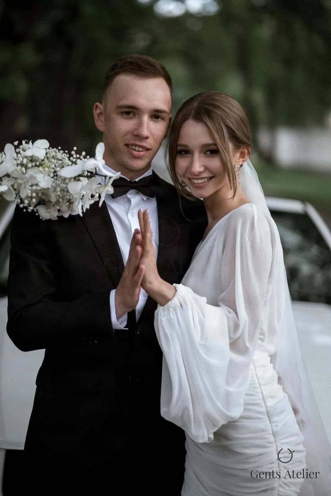 Свадебный чёрный смокинг для жениха