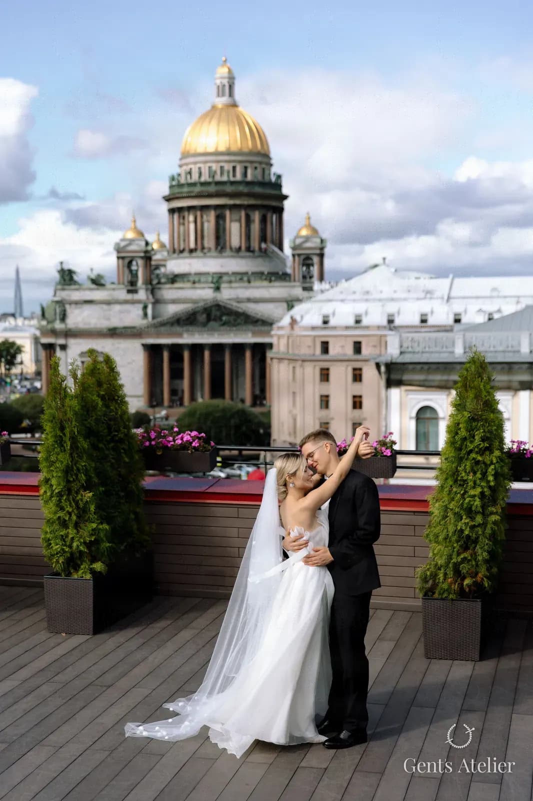 Чёрный смокинг для дресс-кода black tie