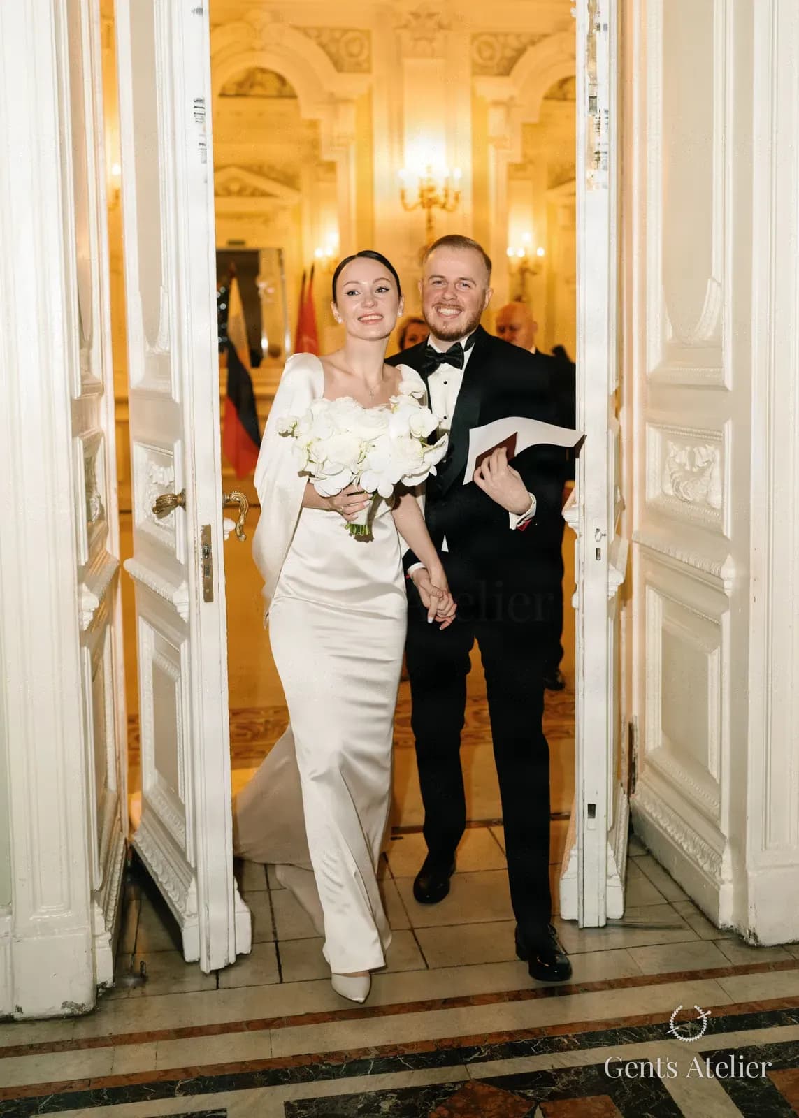Чёрный смокинг Scabal с атласным лацканом