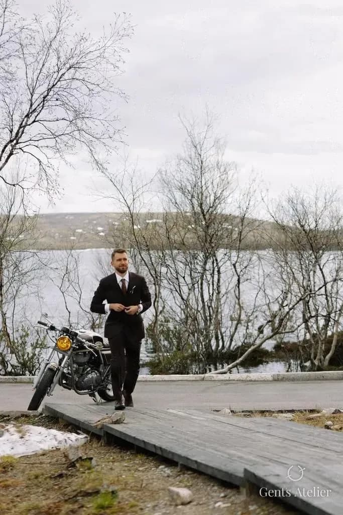 Свадебный костюм-тройка из твида Abraham Moon and Sons