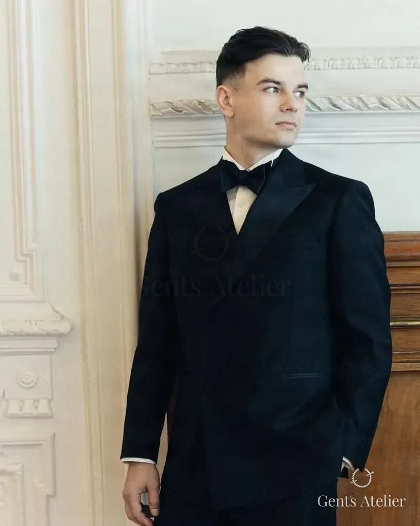 Двубортный чёрный смокинг для black tie