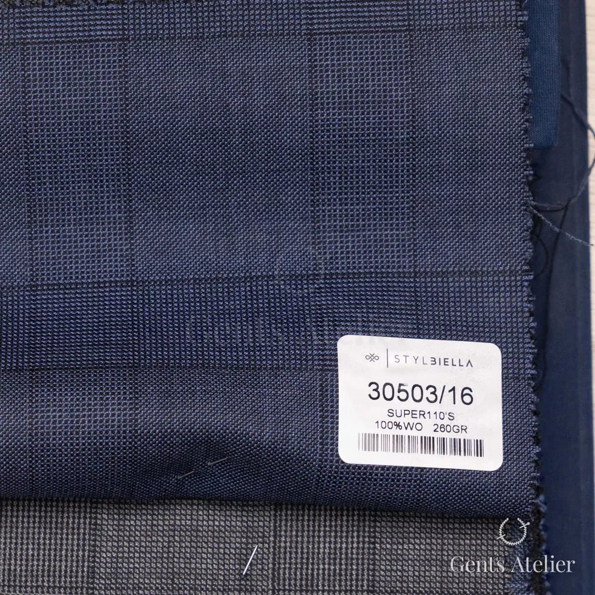 Образец ткани Stylbiella 30503/16 с этикеткой, тёмно-синий