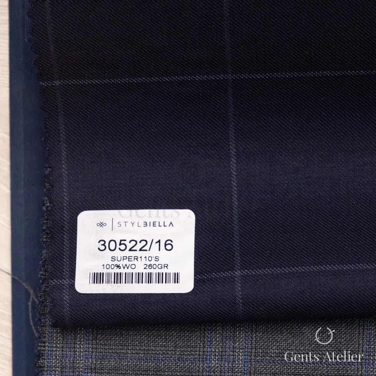 Образец ткани Stylbiella 30522/16 с этикеткой, тёмно-синий