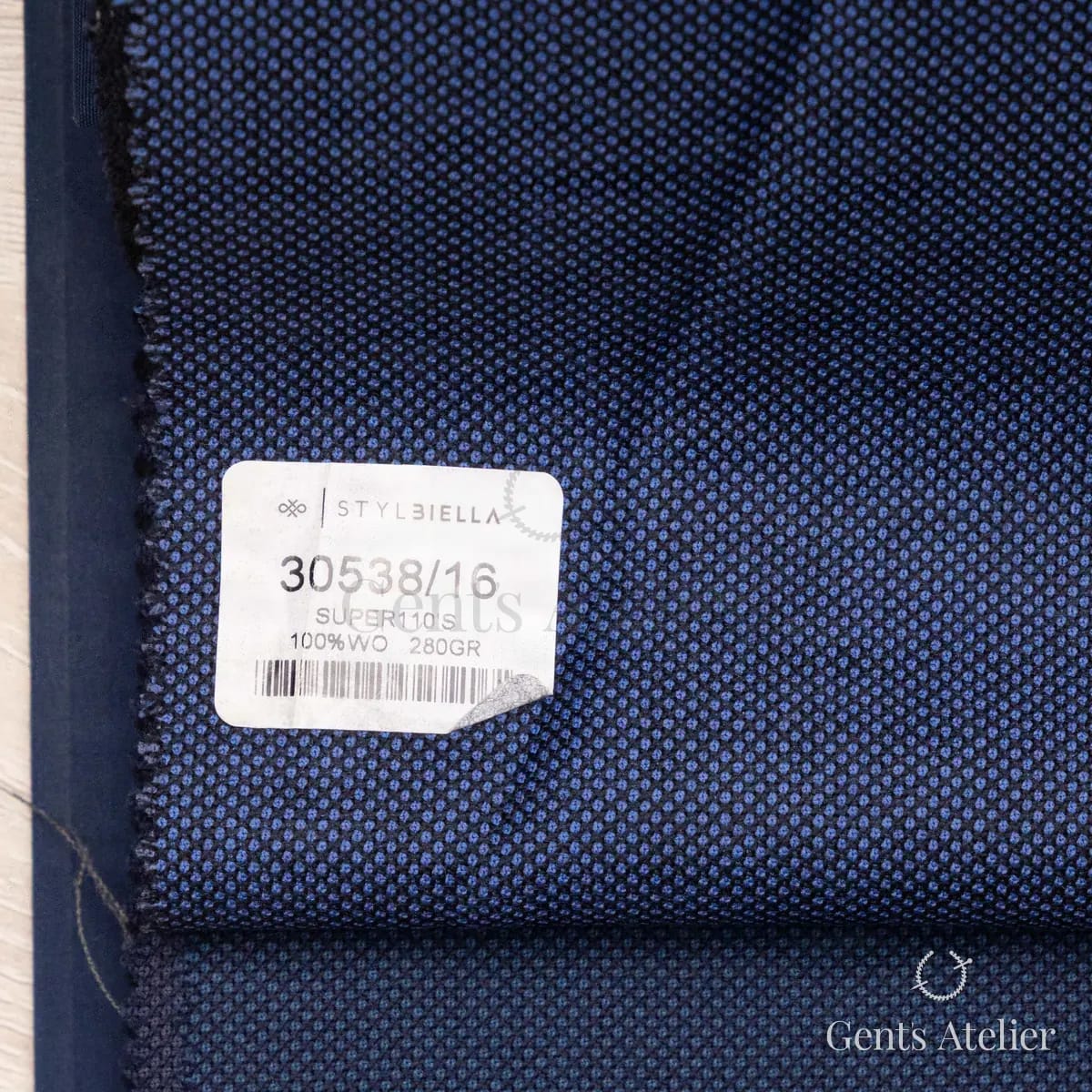 Образец ткани Stylbiella 30538/16 с этикеткой, ярко-синий