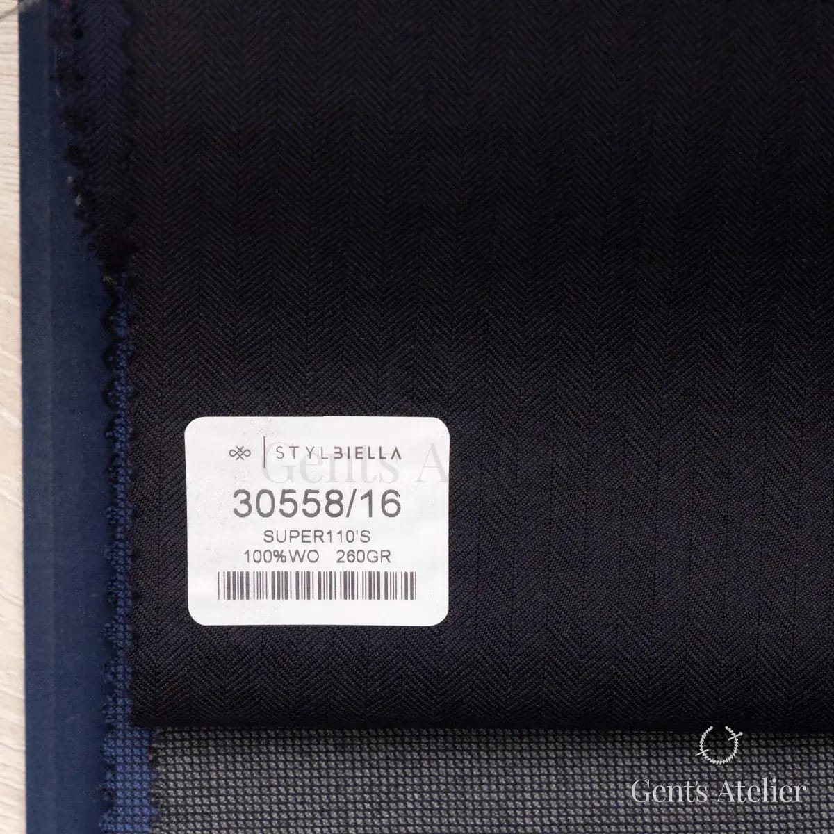 Образец ткани Stylbiella 30558/16 с этикеткой, чёрный