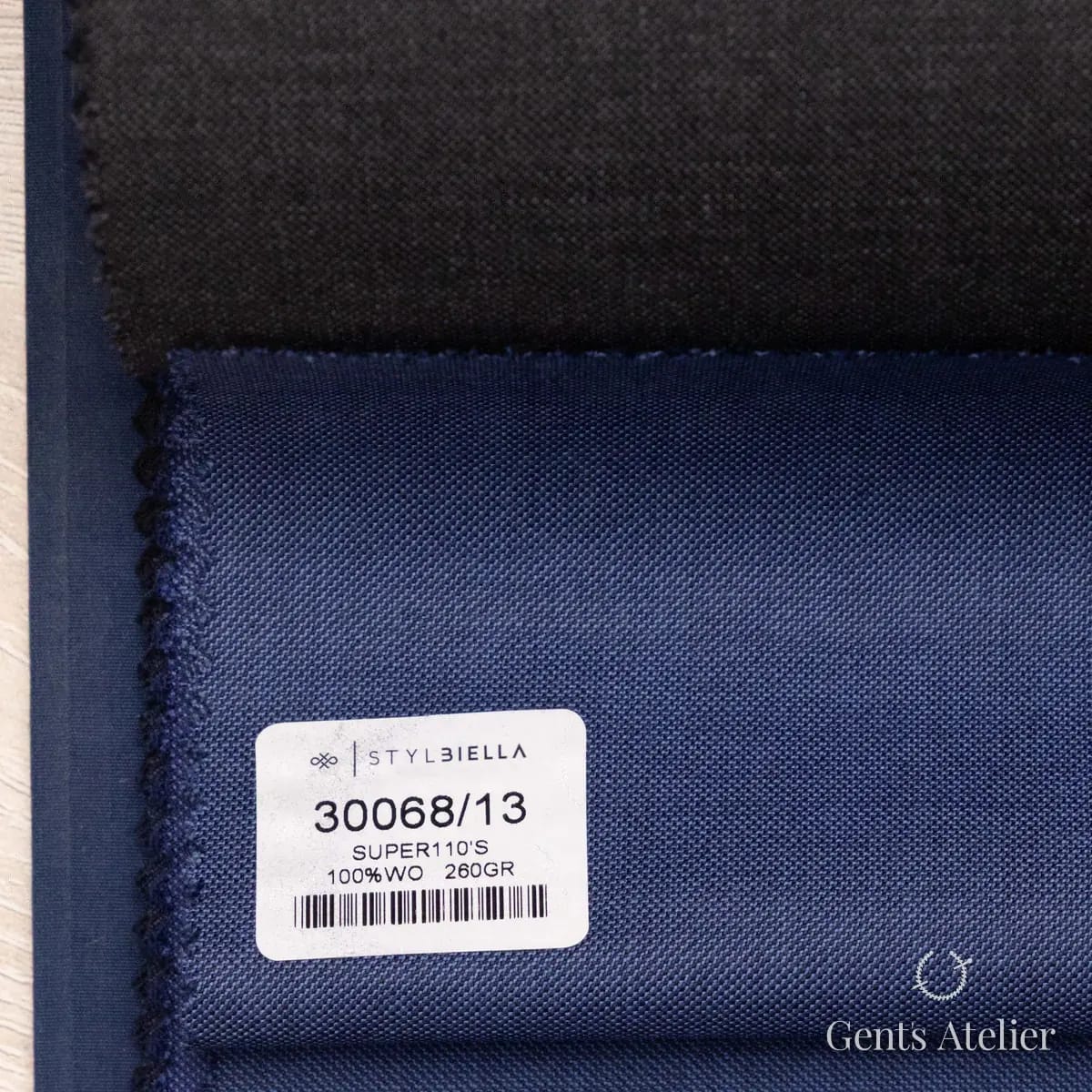 Образец ткани Stylbiella 30068/13 с этикеткой, синий
