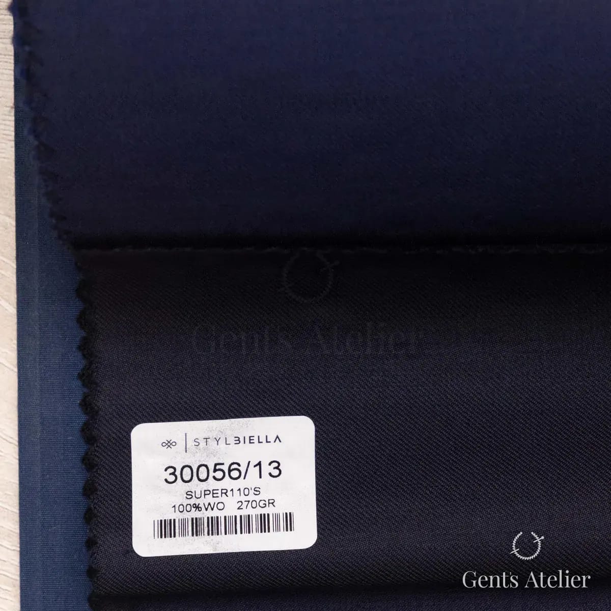 Образец ткани Stylbiella 30056/13 с этикеткой, тёмно-синий