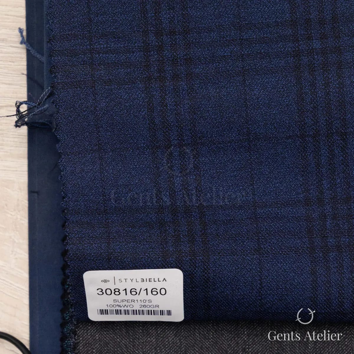 Образец ткани Stylbiella 30816/160 с этикеткой, синий