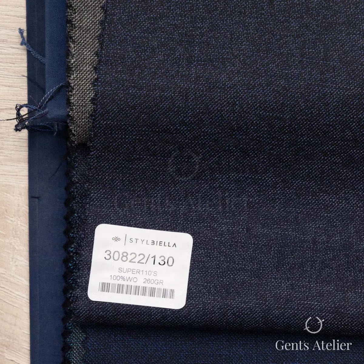 Образец ткани Stylbiella 30822/130 с этикеткой, тёмно-синий