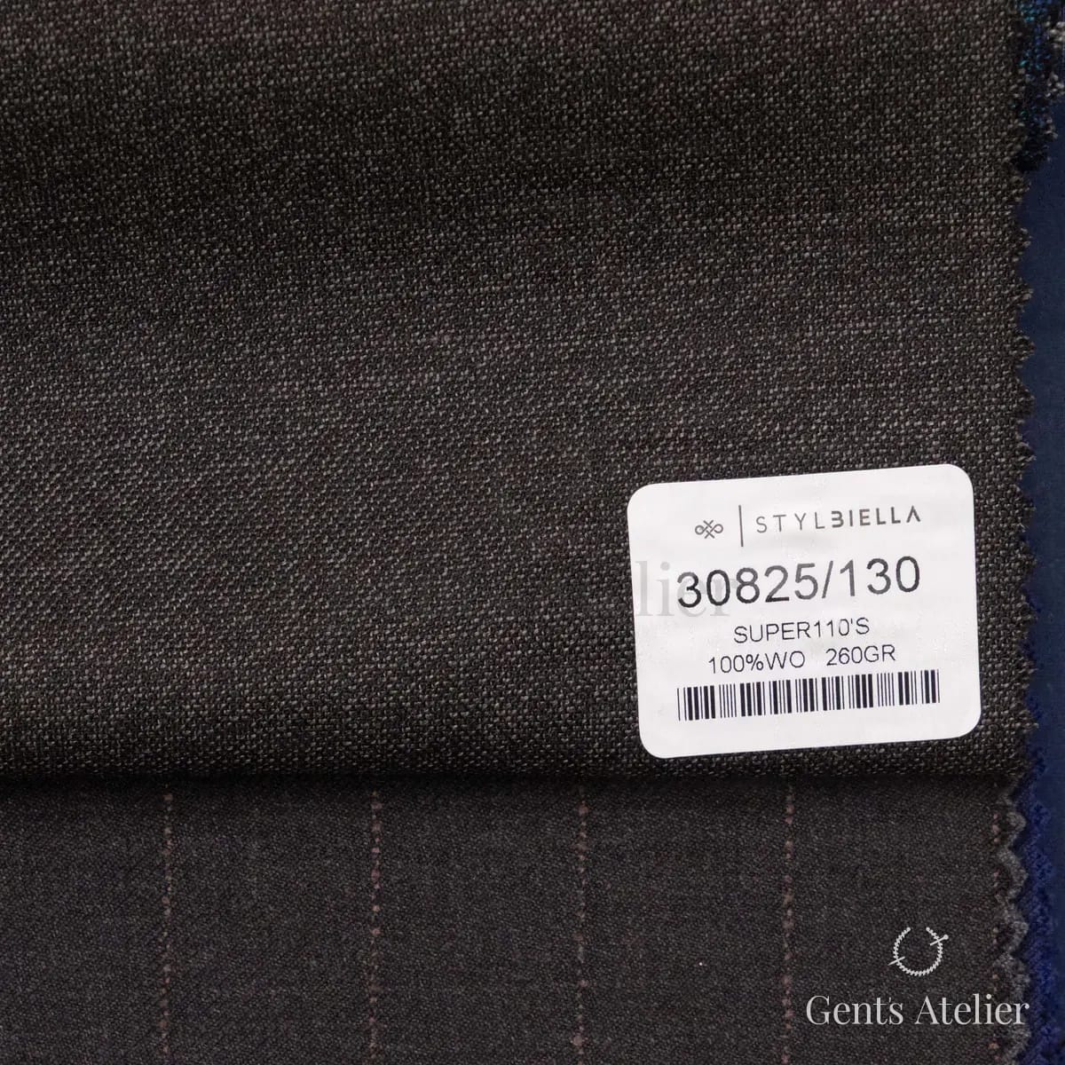 Образец ткани Stylbiella 30825/130 с этикеткой, тёмно-коричневый