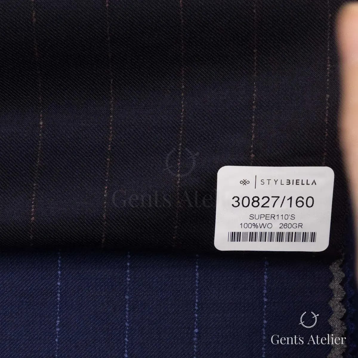 Образец ткани Stylbiella 30827/160 с этикеткой, тёмно-синий