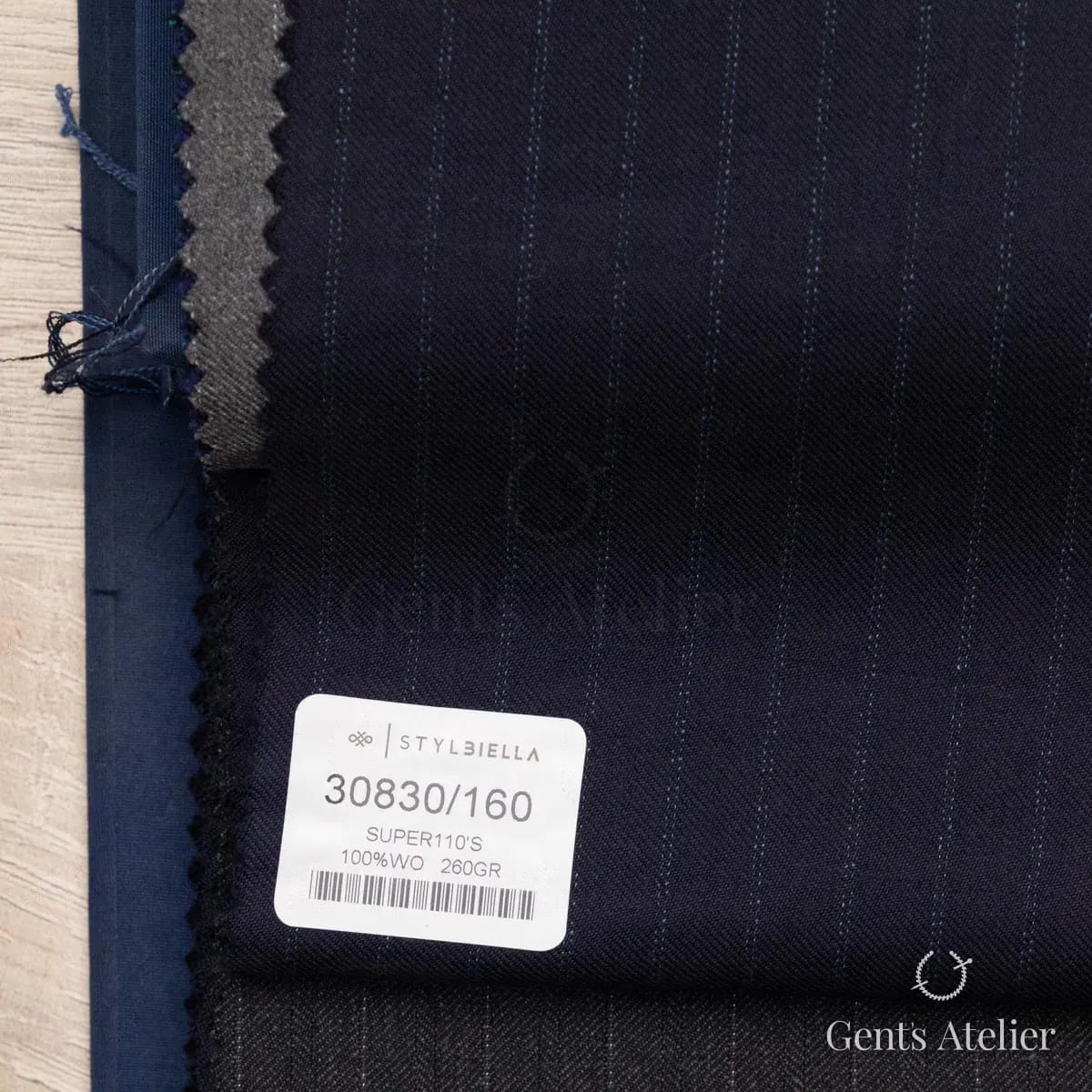 Образец ткани Stylbiella 30830/160 с этикеткой
