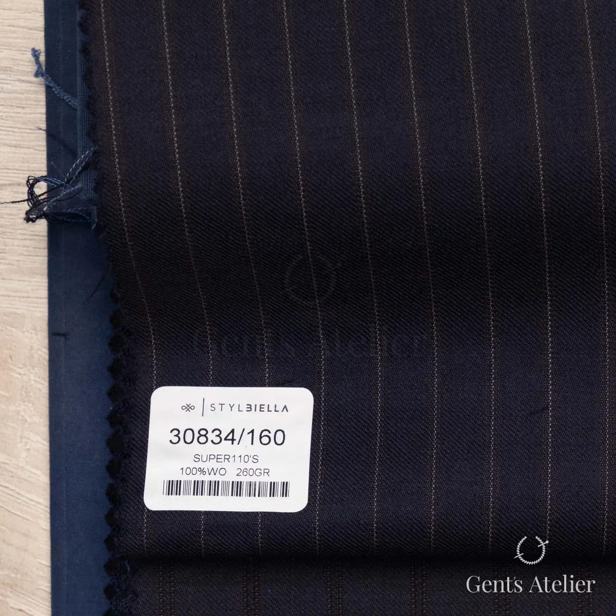 Образец ткани Stylbiella 30834/160 с этикеткой