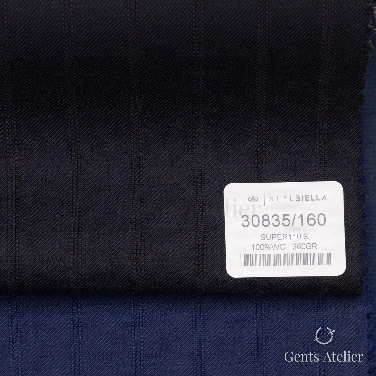 Образец ткани Stylbiella 30835/160 с этикеткой, тёмно-синий