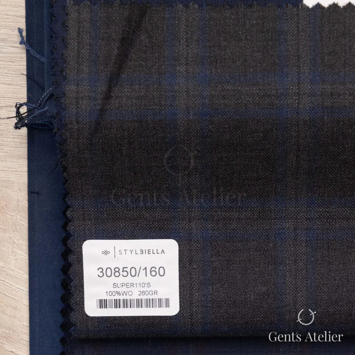Образец ткани Stylbiella 30850/160 с этикеткой, синий