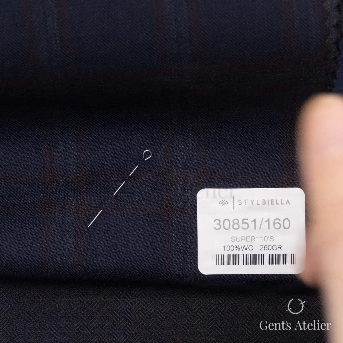 Образец ткани Stylbiella 30851/160 с этикеткой, тёмно-синий
