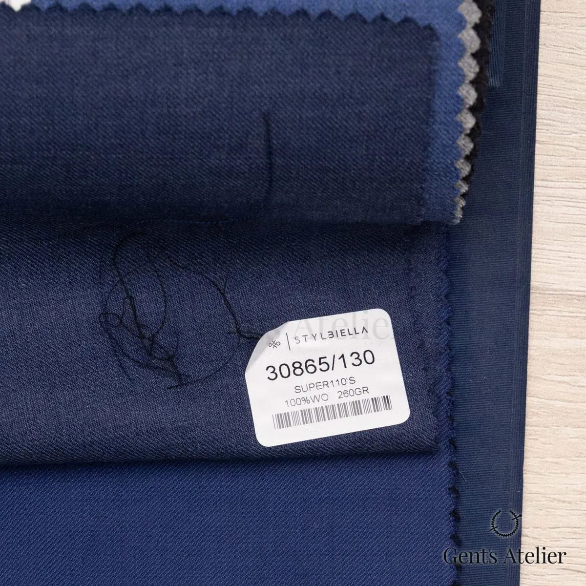 Образец ткани Stylbiella 30865/130 с этикеткой, синий