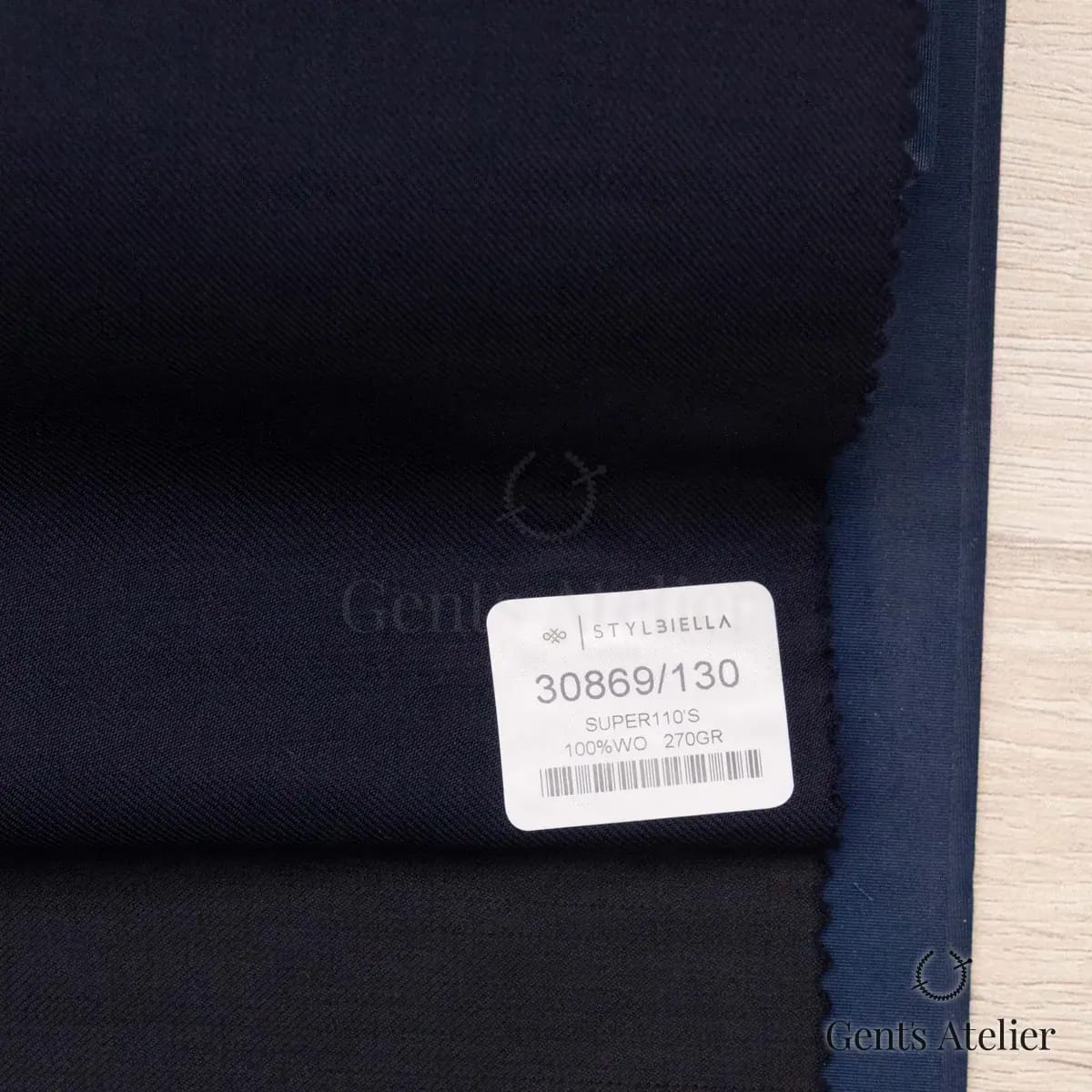 Образец ткани Stylbiella 30869/130 с этикеткой, чёрный