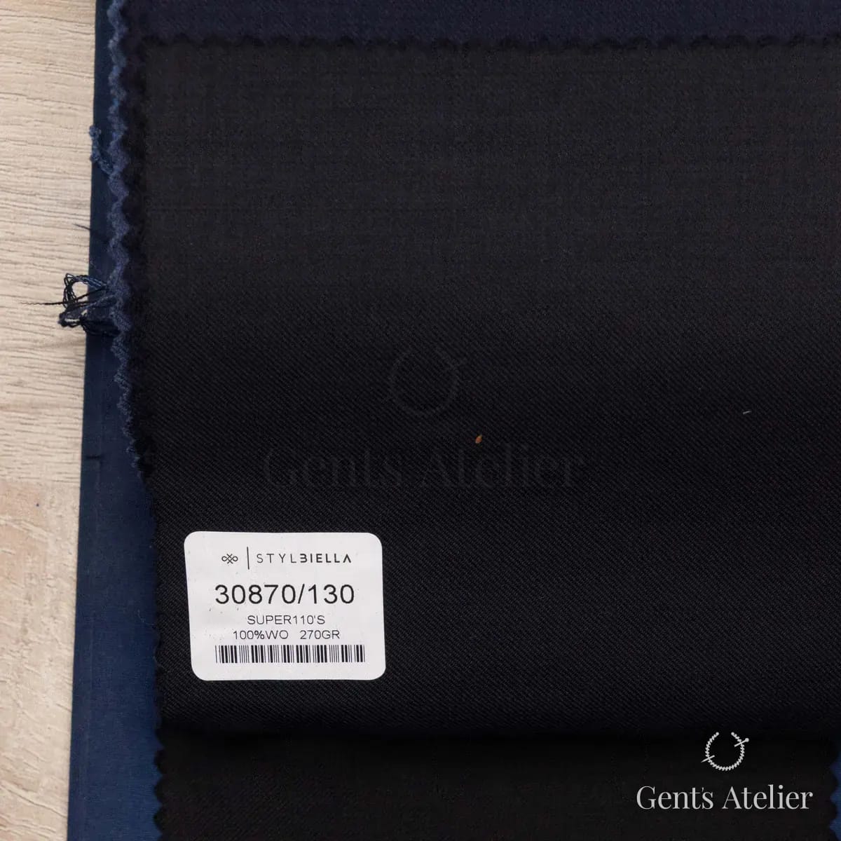 Образец ткани Stylbiella 30870/130 с этикеткой, тёмно-синий