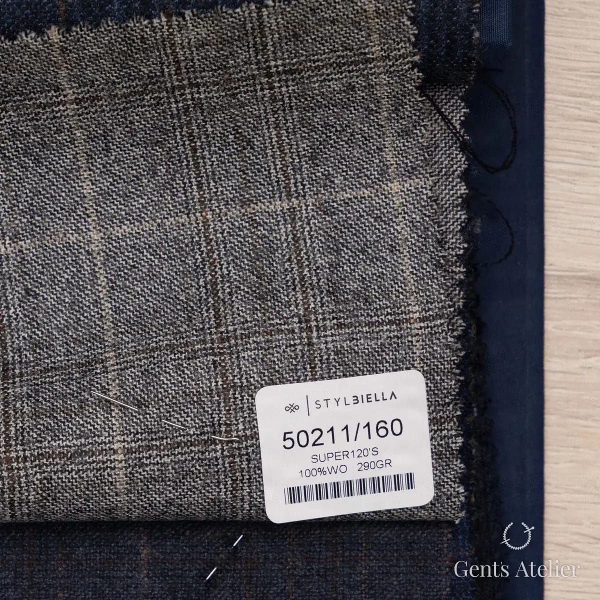 Образец ткани Stylbiella 50211/160 с этикеткой, серый