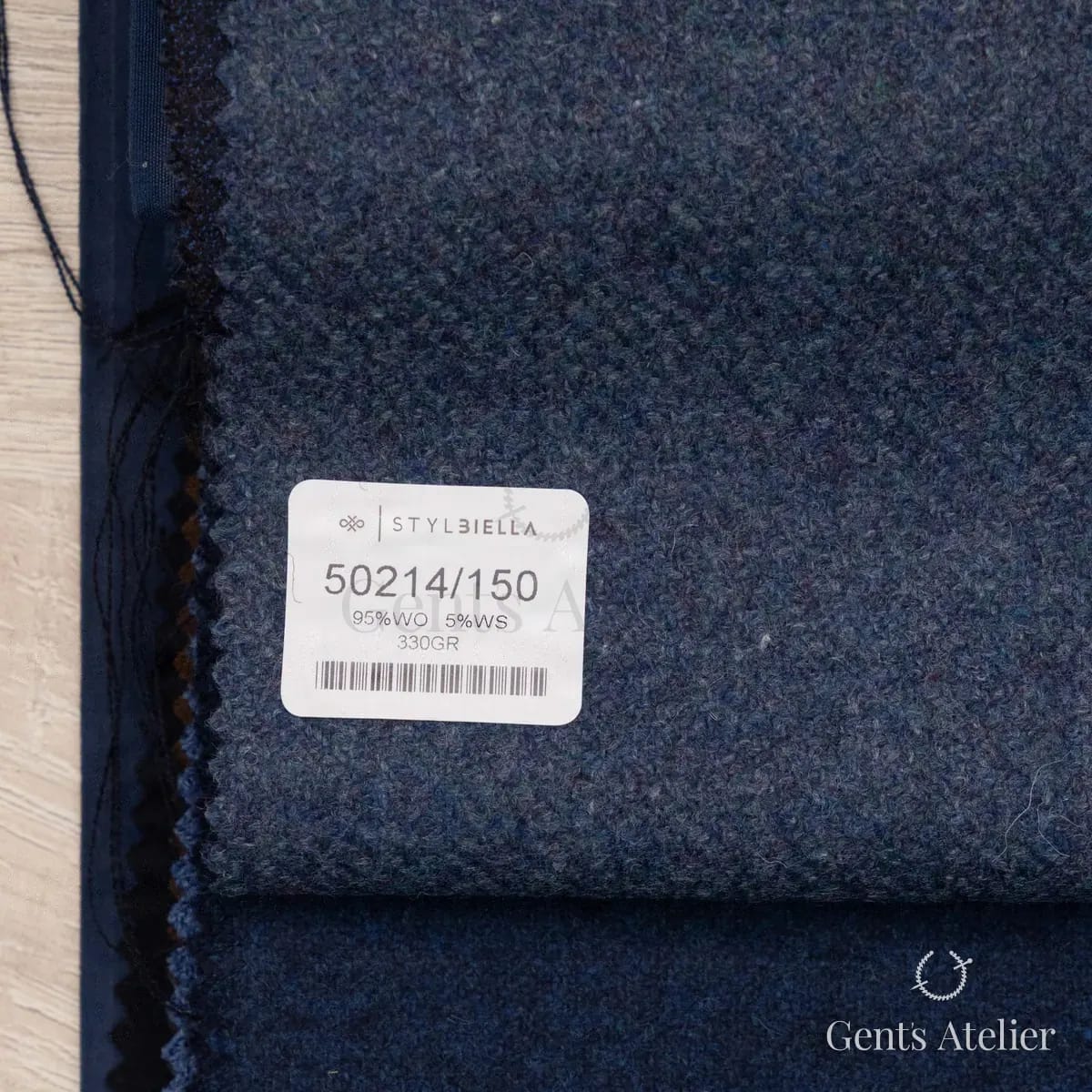 Образец ткани Stylbiella 50214/150 с этикеткой, синий