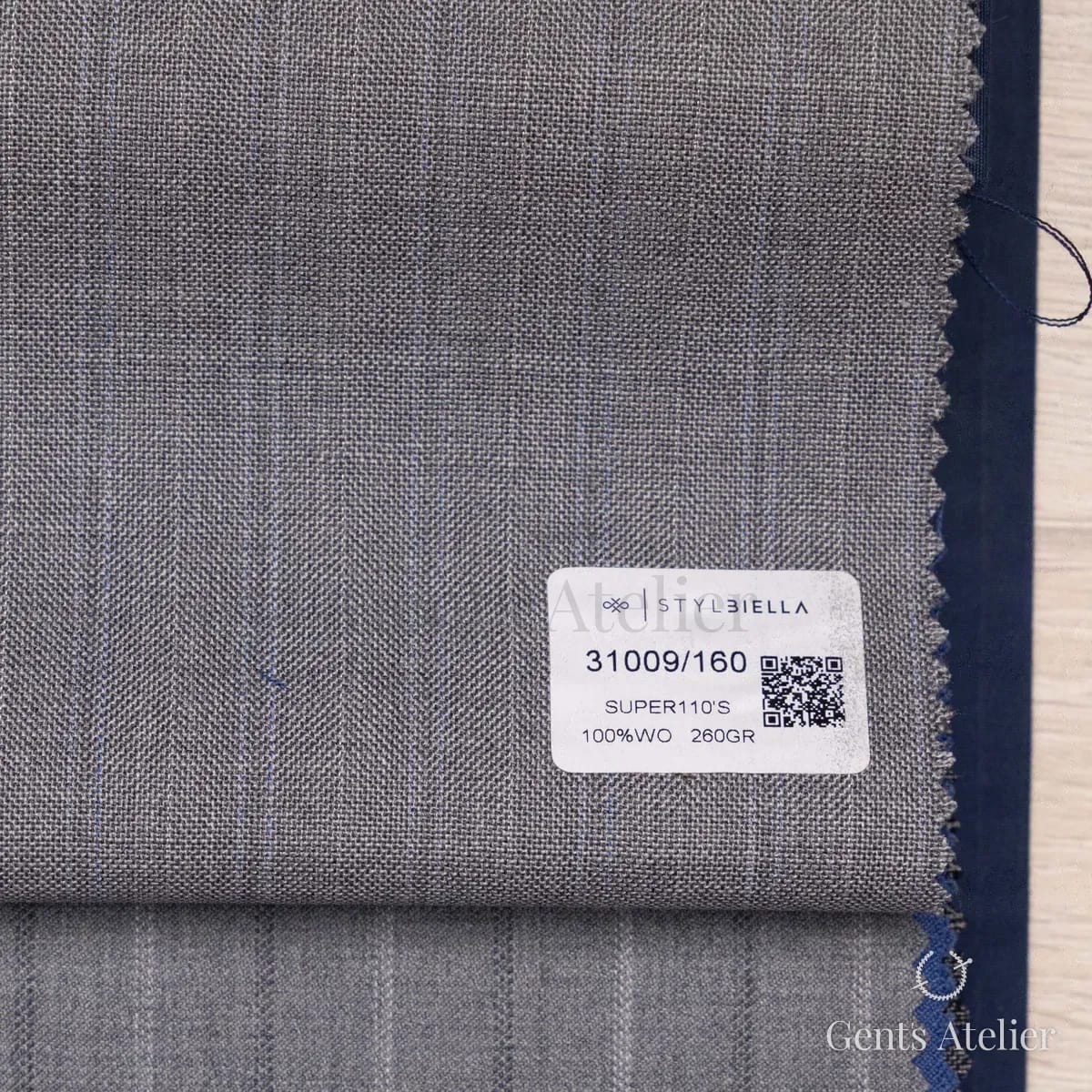 Образец ткани Stylbiella 31009/160 с этикеткой, серый