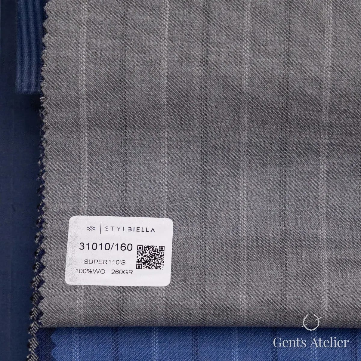 Образец ткани Stylbiella 31010/160 с этикеткой, светло-серый