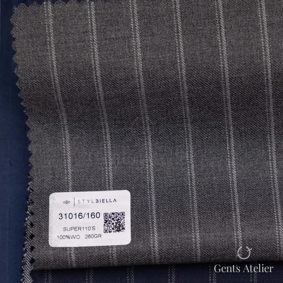 Образец ткани Stylbiella 31016/160 с этикеткой, серый