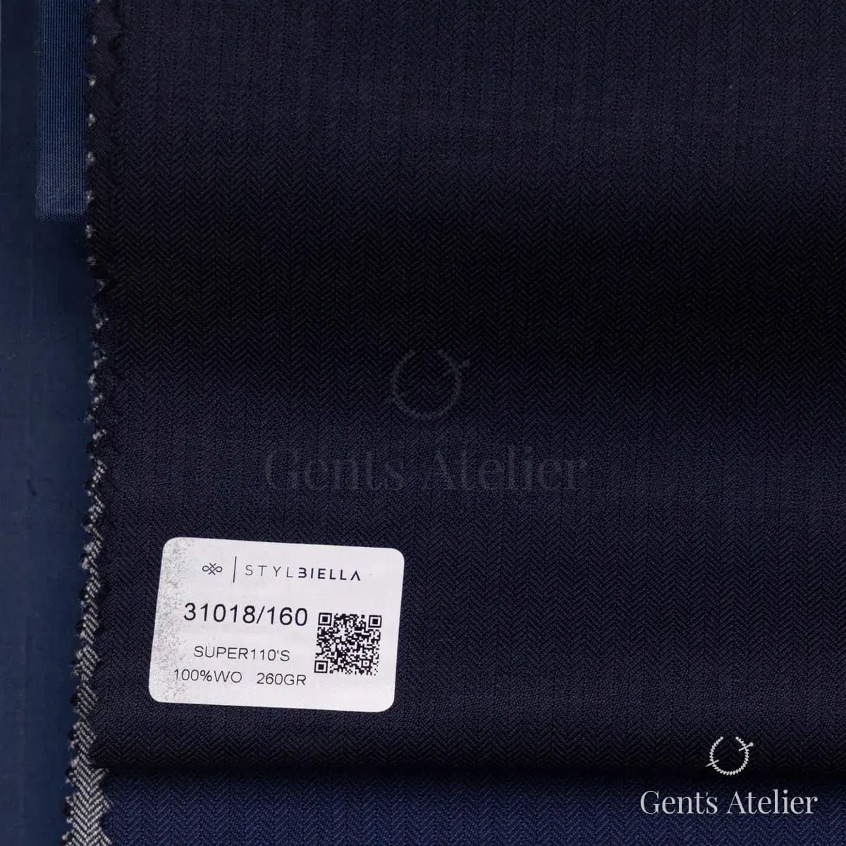 Образец ткани Stylbiella 31018/160 с этикеткой, тёмно-синий