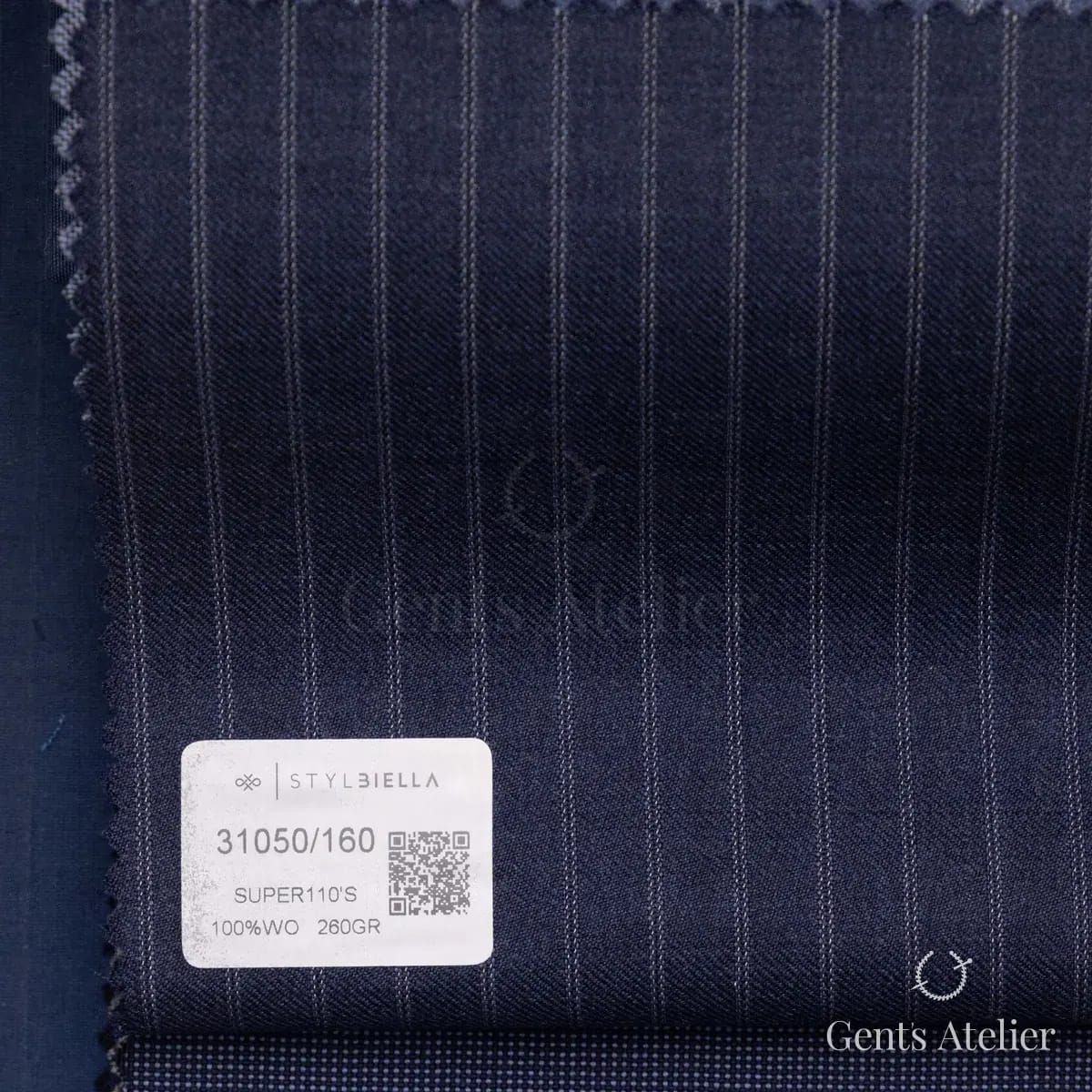 Образец ткани Stylbiella 31050/160 с этикеткой, тёмно-синий