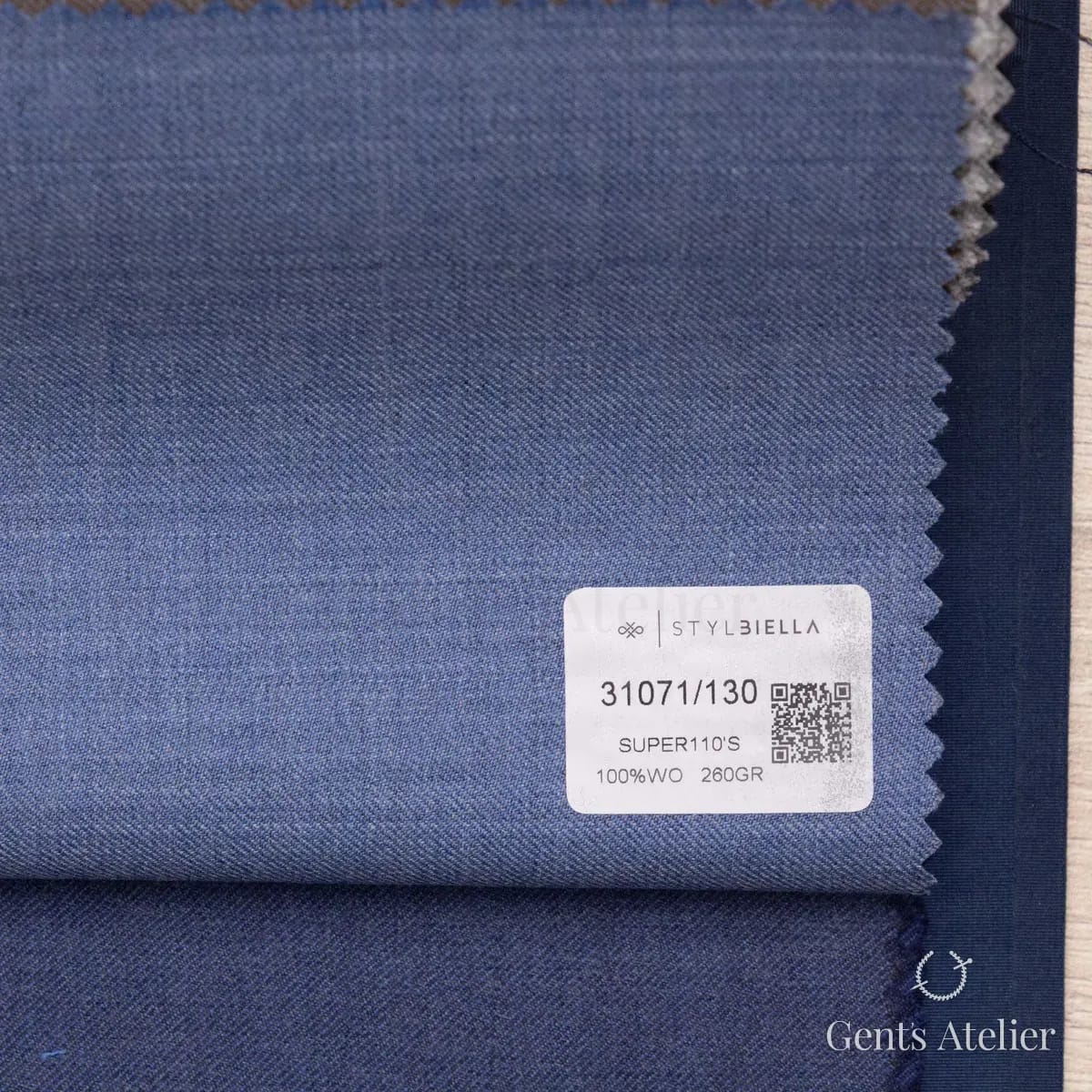 Образец ткани Stylbiella 31071/130 с этикеткой, голубой