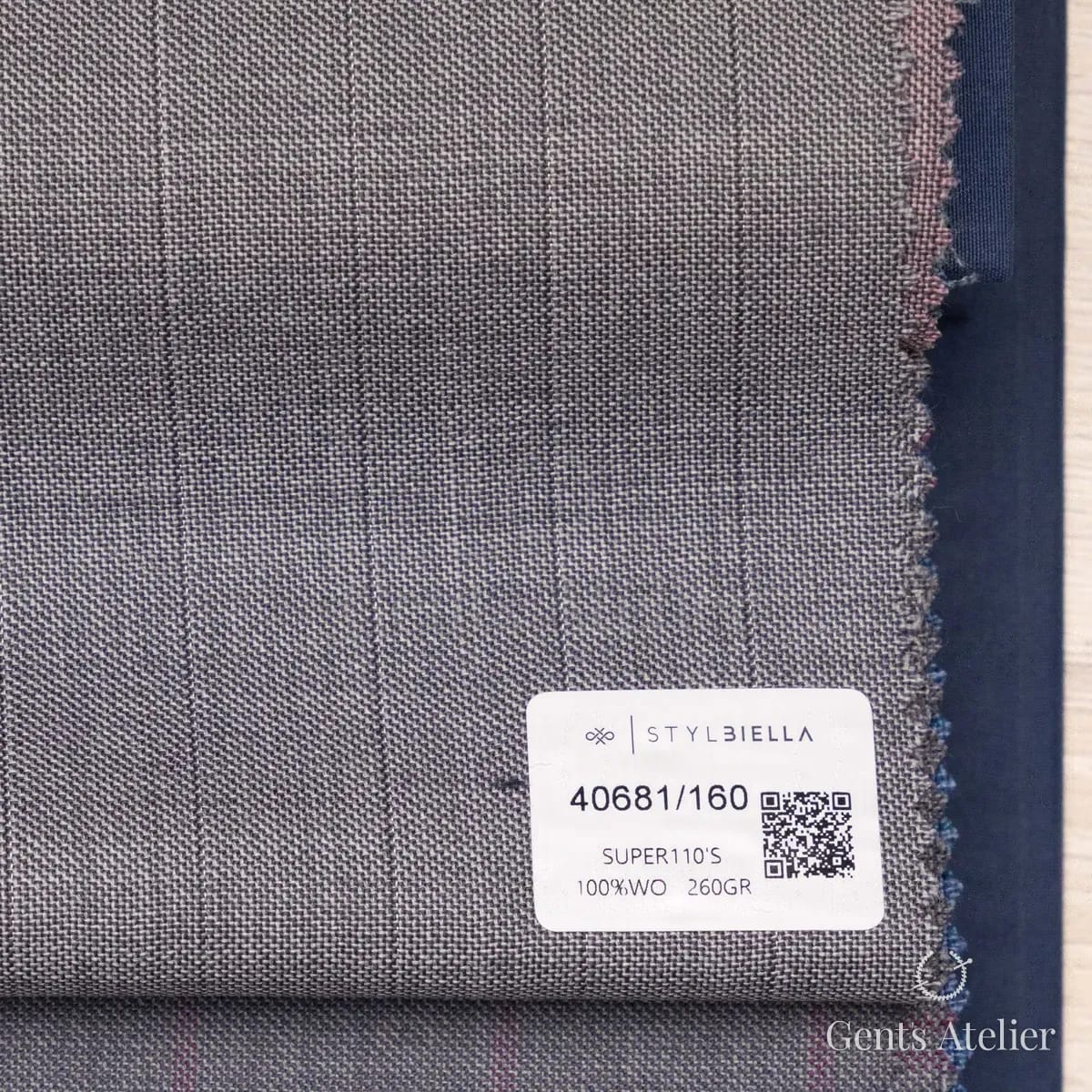 Образец ткани Stylbiella 40681/160 с этикеткой, серый