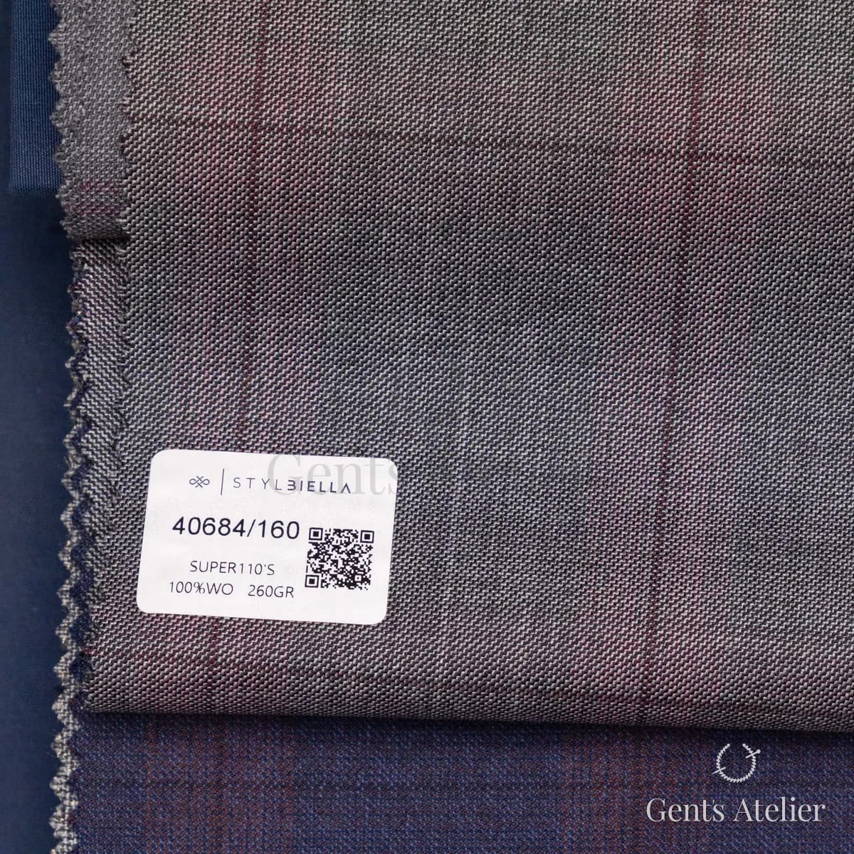 Образец ткани Stylbiella 40684/160 с этикеткой, тёмно-серый