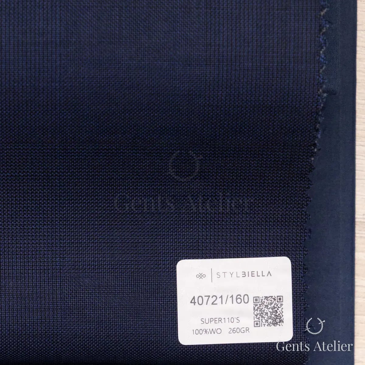 Образец ткани Stylbiella 40721/160 с этикеткой, тёмно-синий