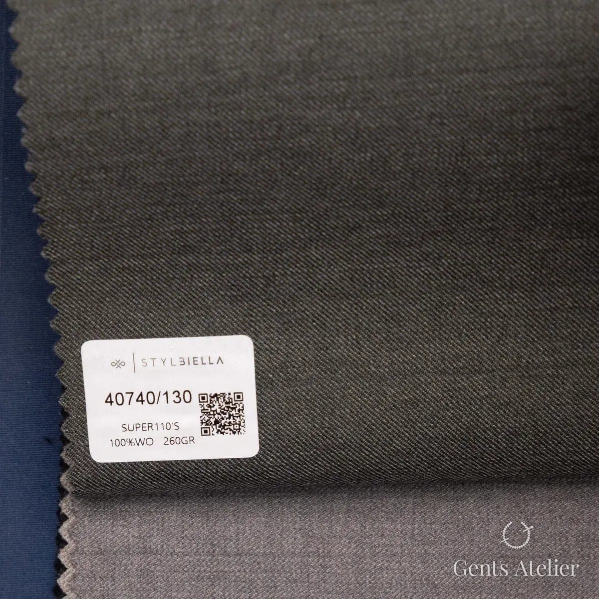 Образец ткани Stylbiella 40740/130 с этикеткой, тёмно-коричневый