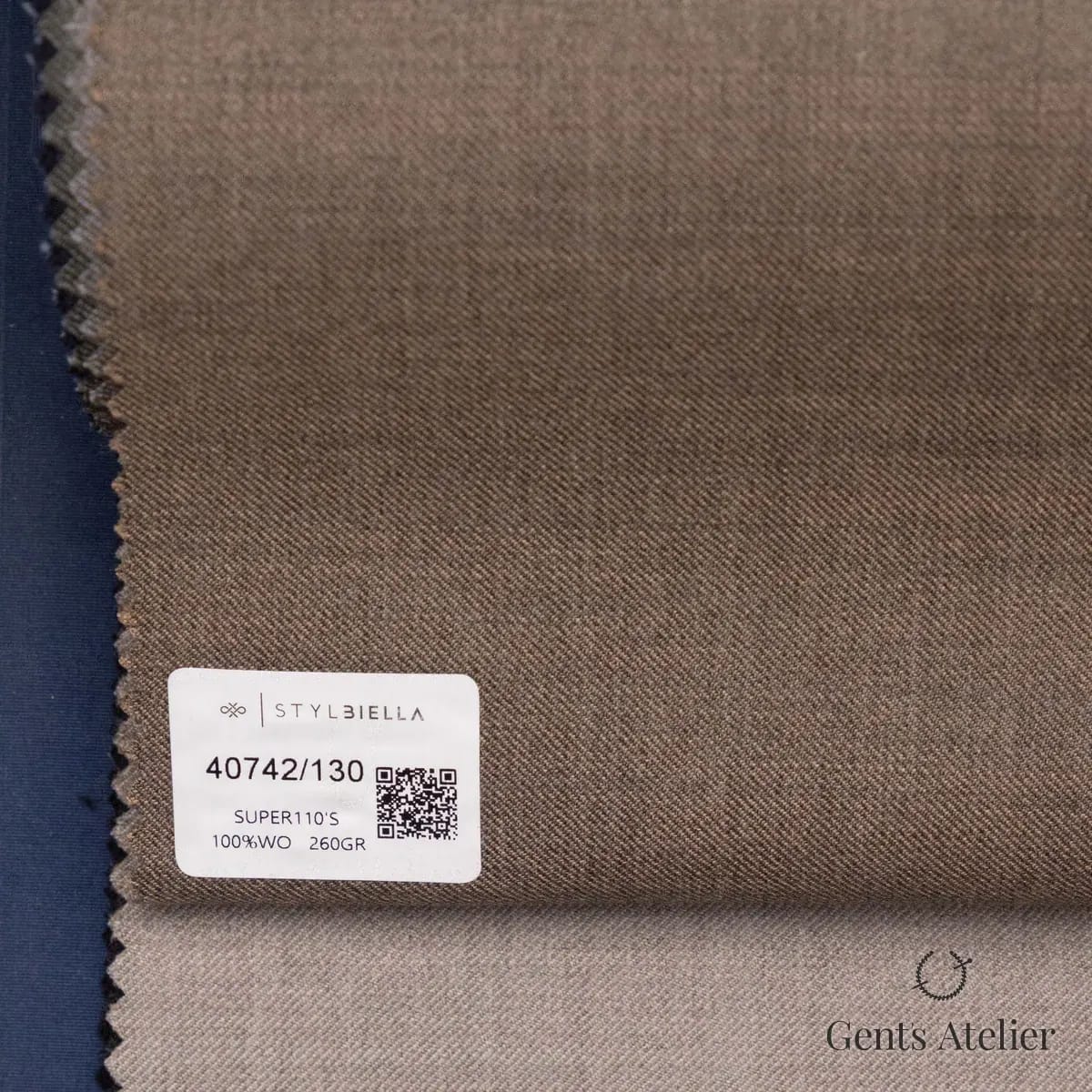 Образец ткани Stylbiella 40742/130 с этикеткой, коричневый