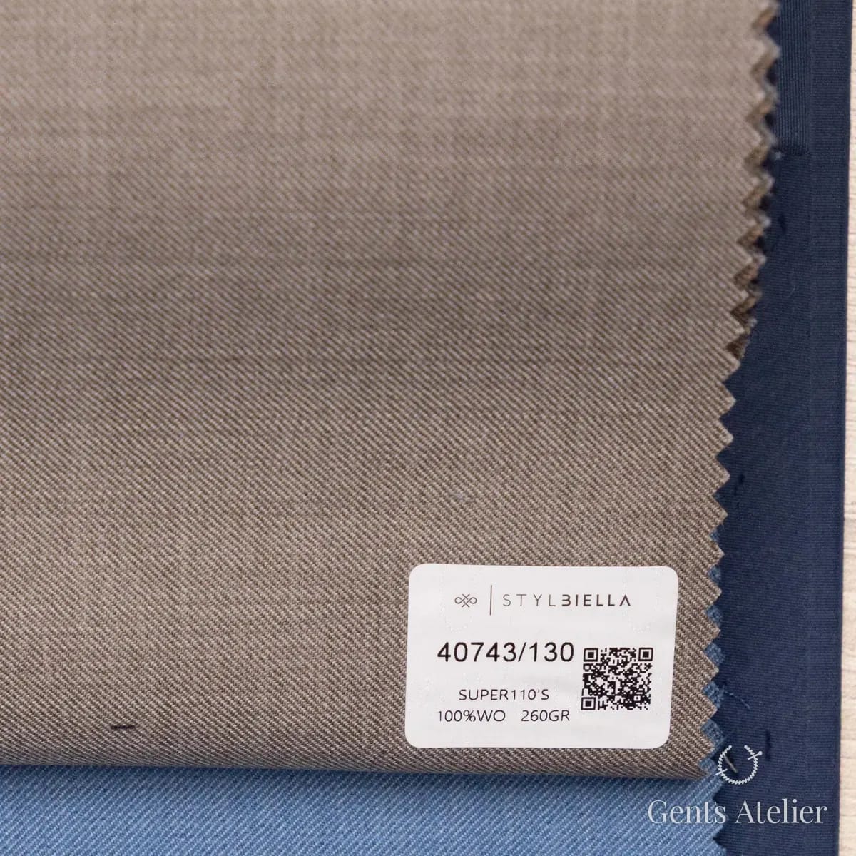 Образец ткани Stylbiella 40743/130 с этикеткой, розовый