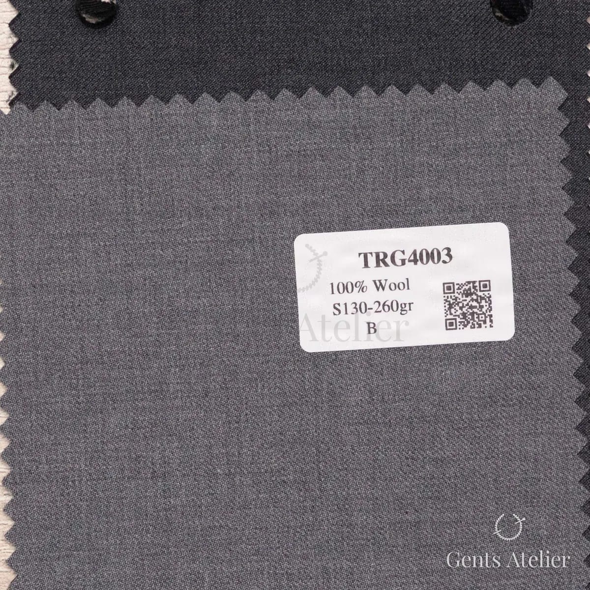Образец ткани Guabello TRG4003 с этикеткой, средне-серый