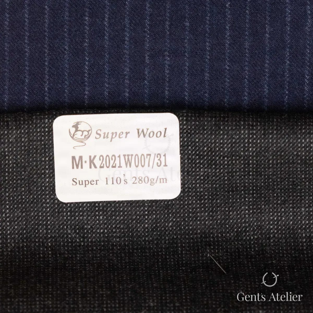 Образец ткани Gent's Colors M·K2021W007/31 с этикеткой, тёмно-серый