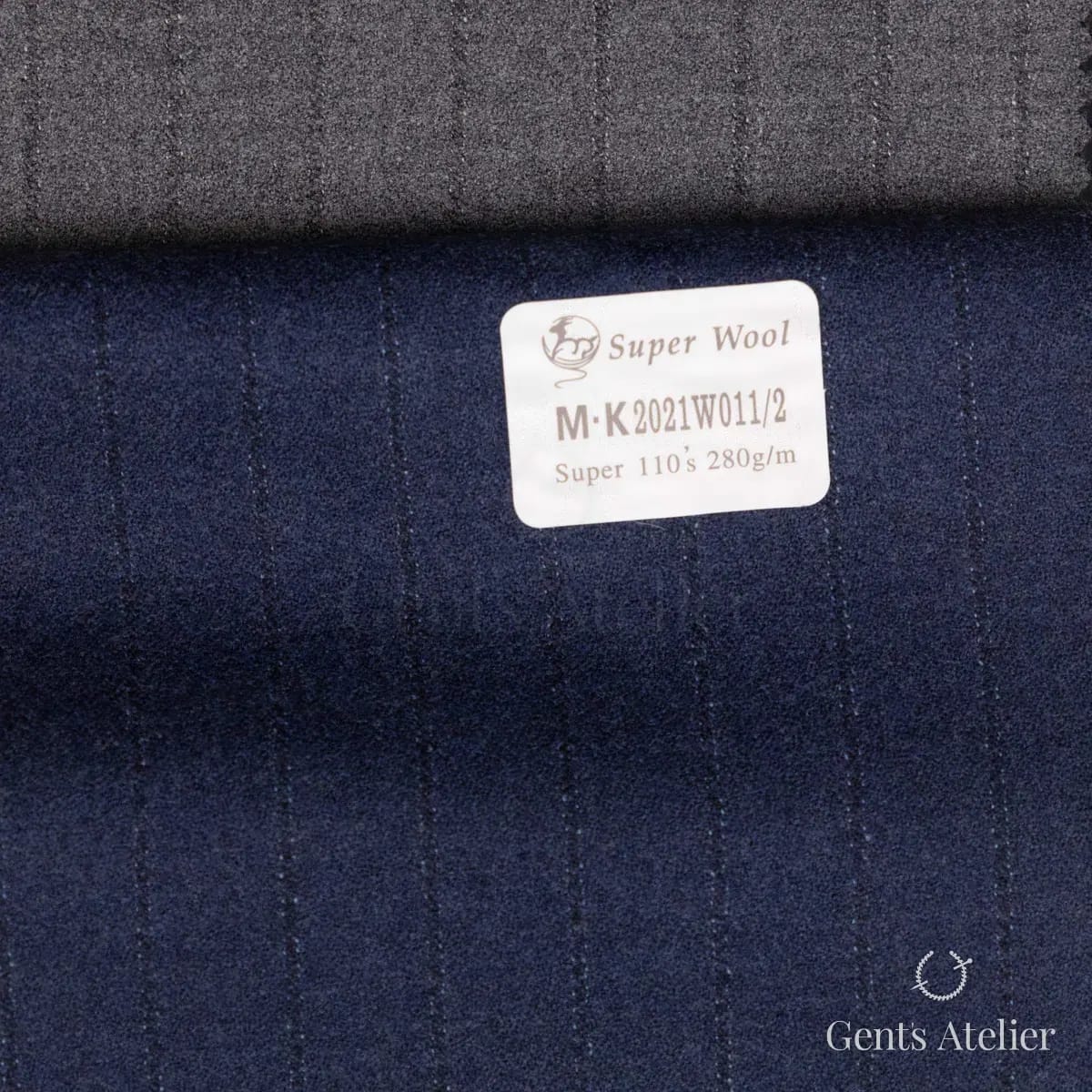 Образец ткани Gent's Colors M·K2021W011/2 с этикеткой, тёмно-синий