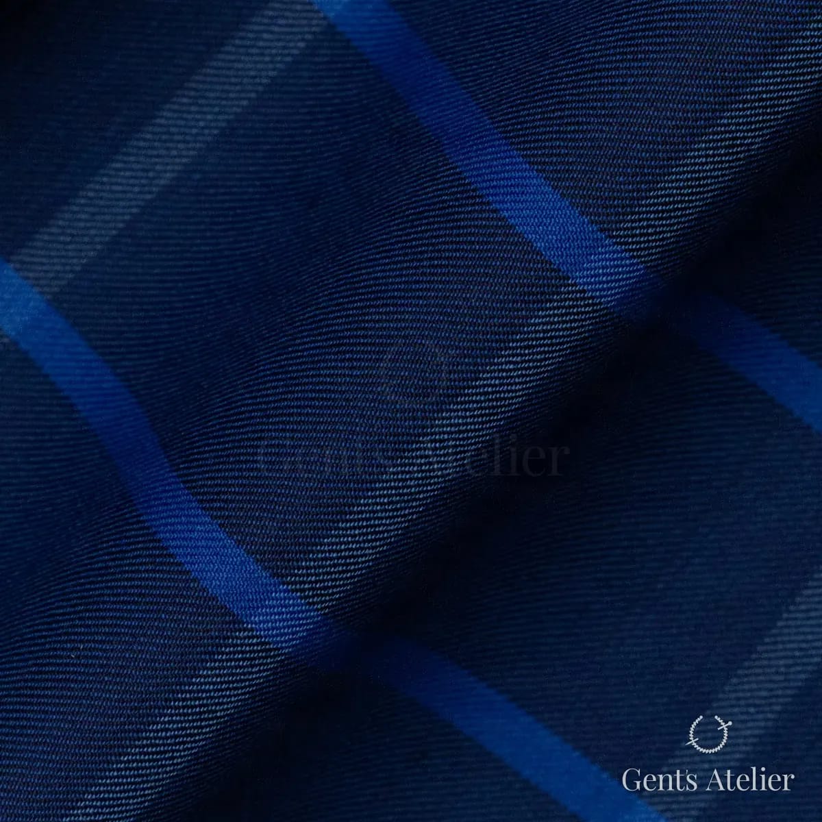 Драпировка ткани Gent's Colors M·K 2021B/26S крупным планом