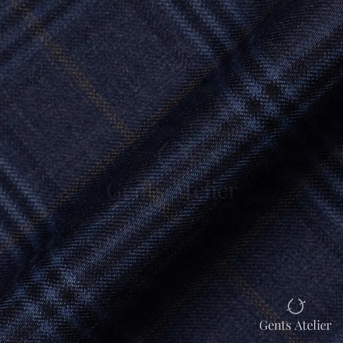 Драпировка ткани Gent's Colors M·K 2021C/18 крупным планом